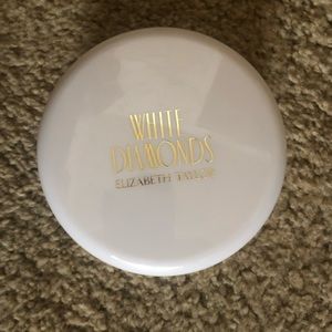 White diamonds/Elizabeth Taylor body powder 2.6 ounces